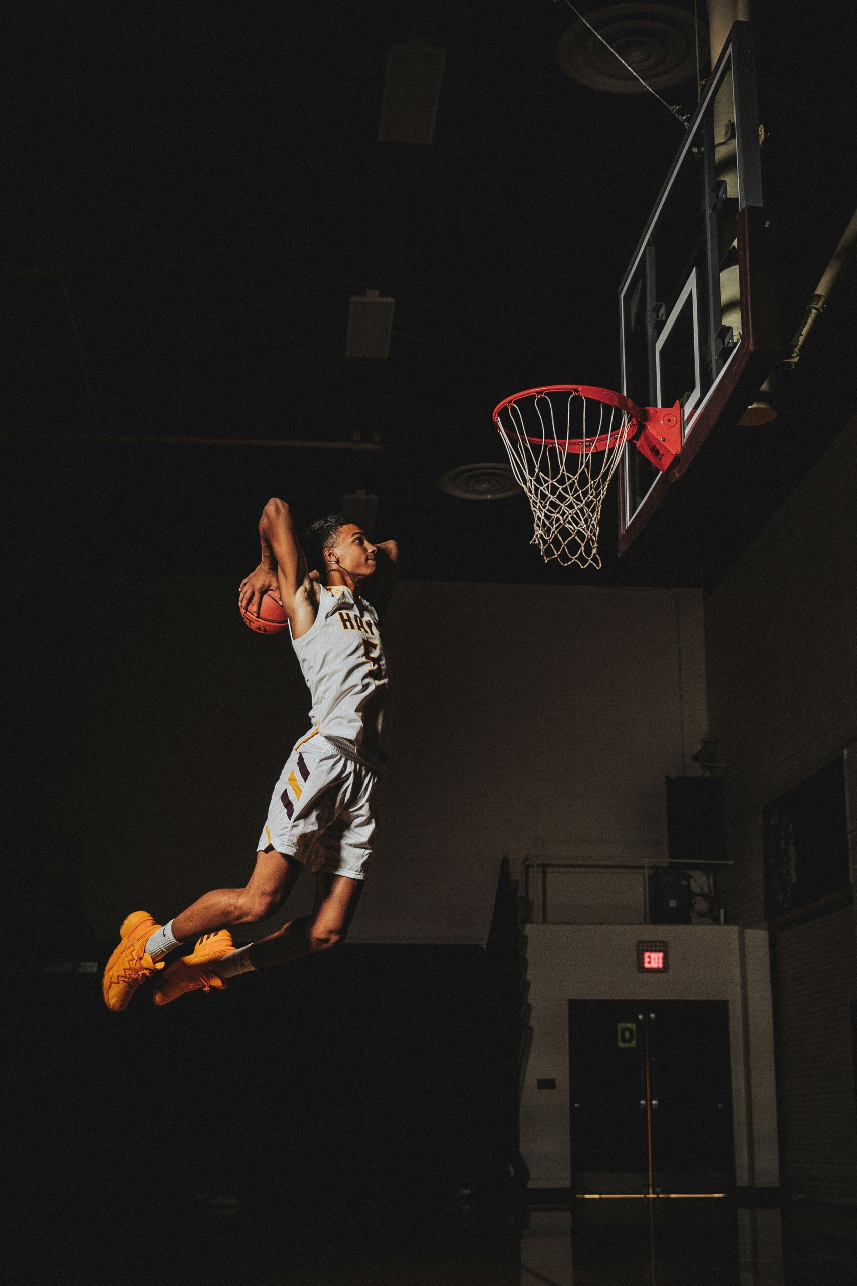 basketball tall player center nba
