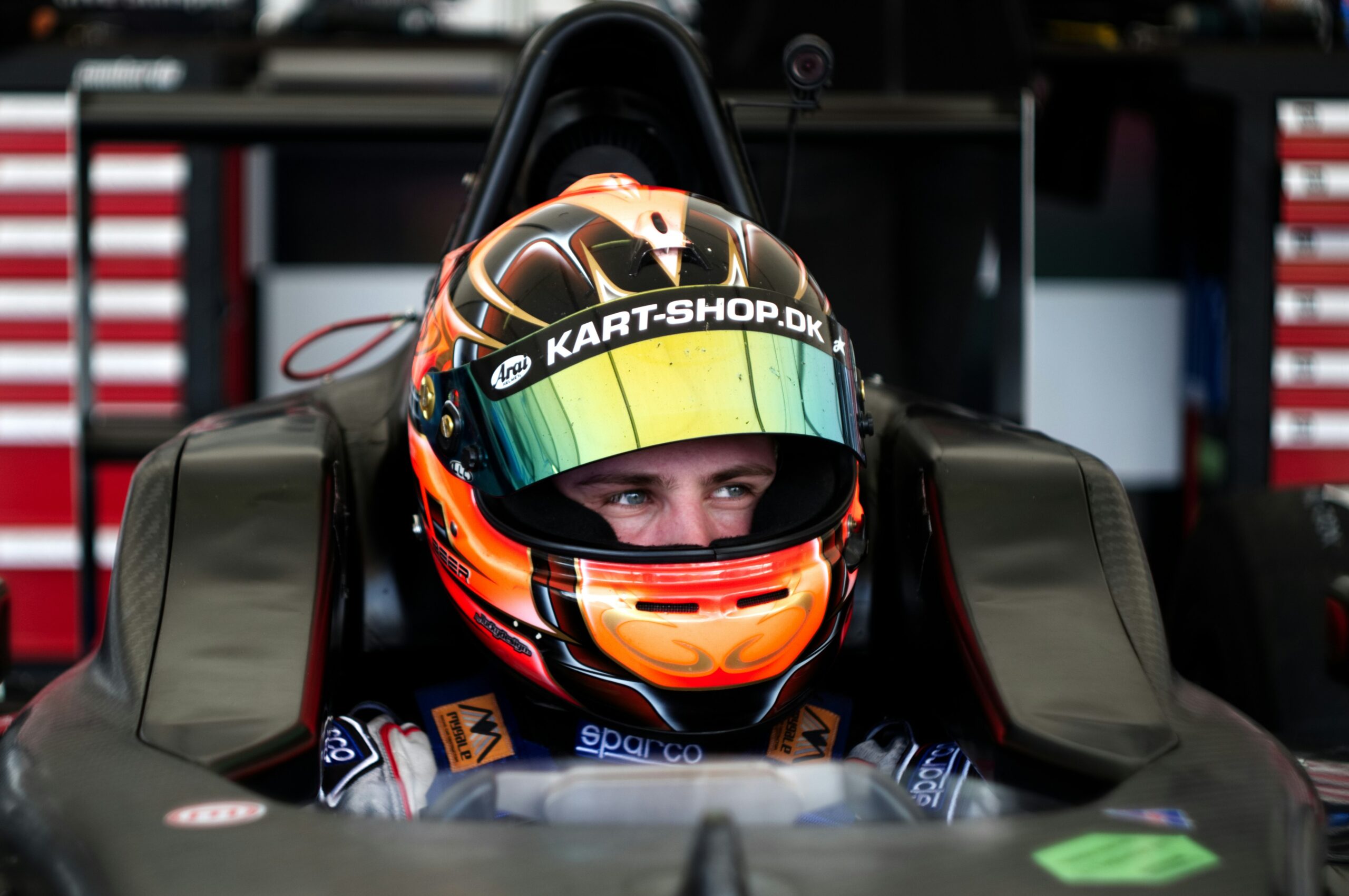 formula 1 driver helmet racing